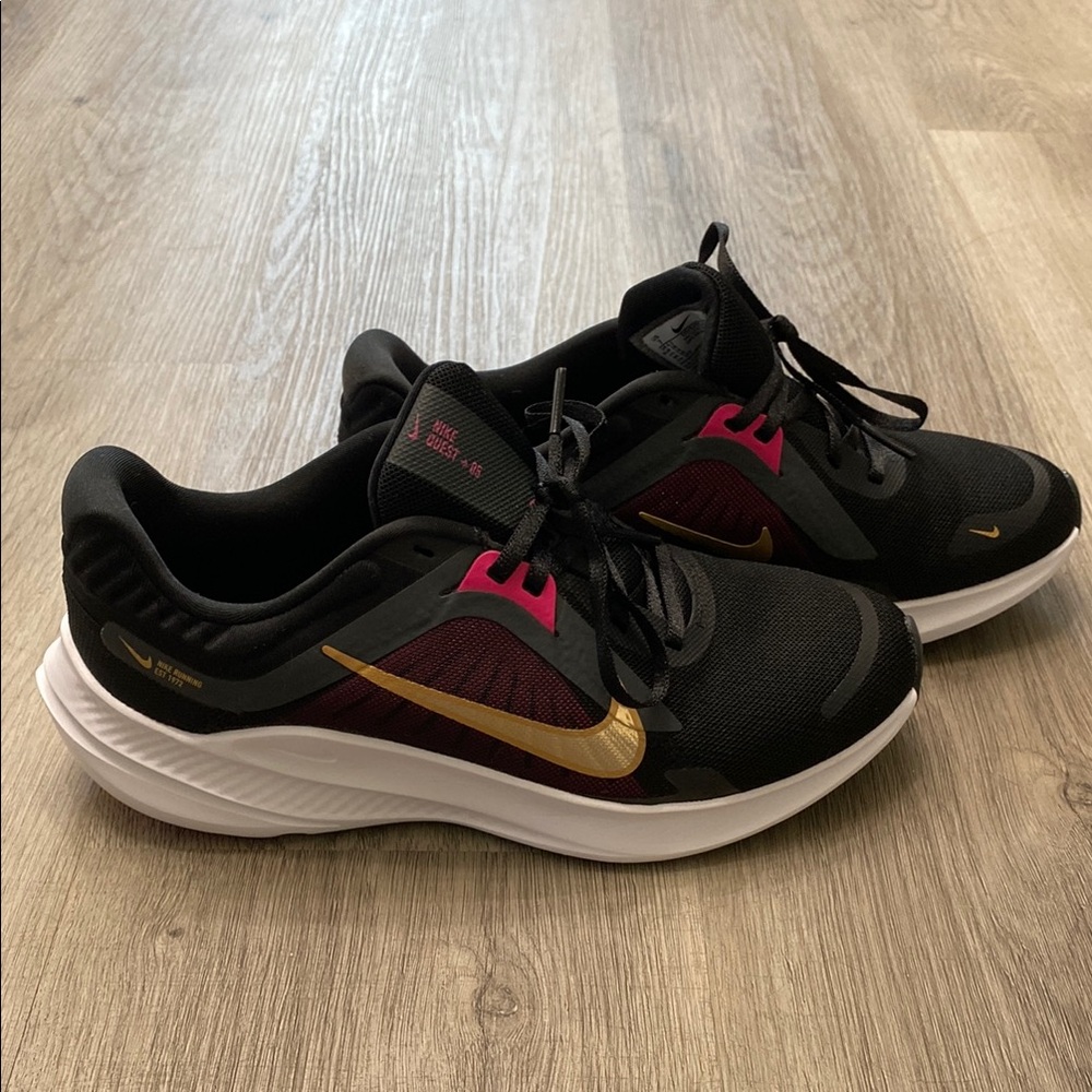 Nike Quest 05 Women's Black, Pink & Gold Running Shoes